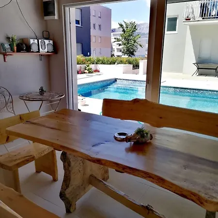 Bright And Beautiful House In Apartment