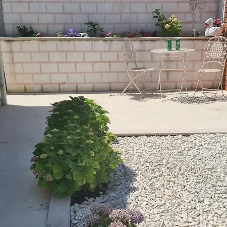 Bright And Beautiful House In Спліт