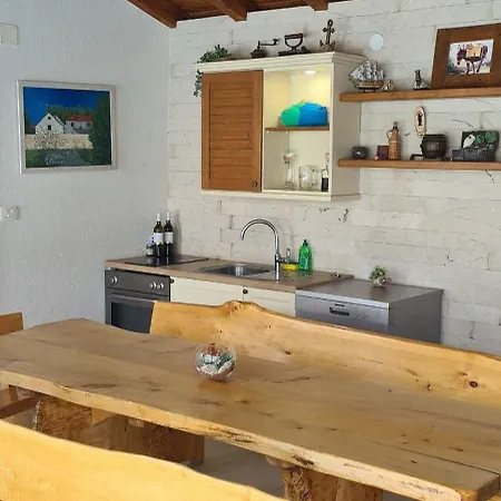 Bright And Beautiful House In Apartment *