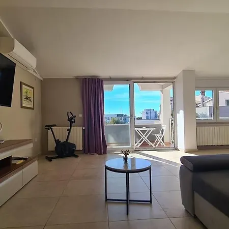 Bright And Beautiful House In Apartment